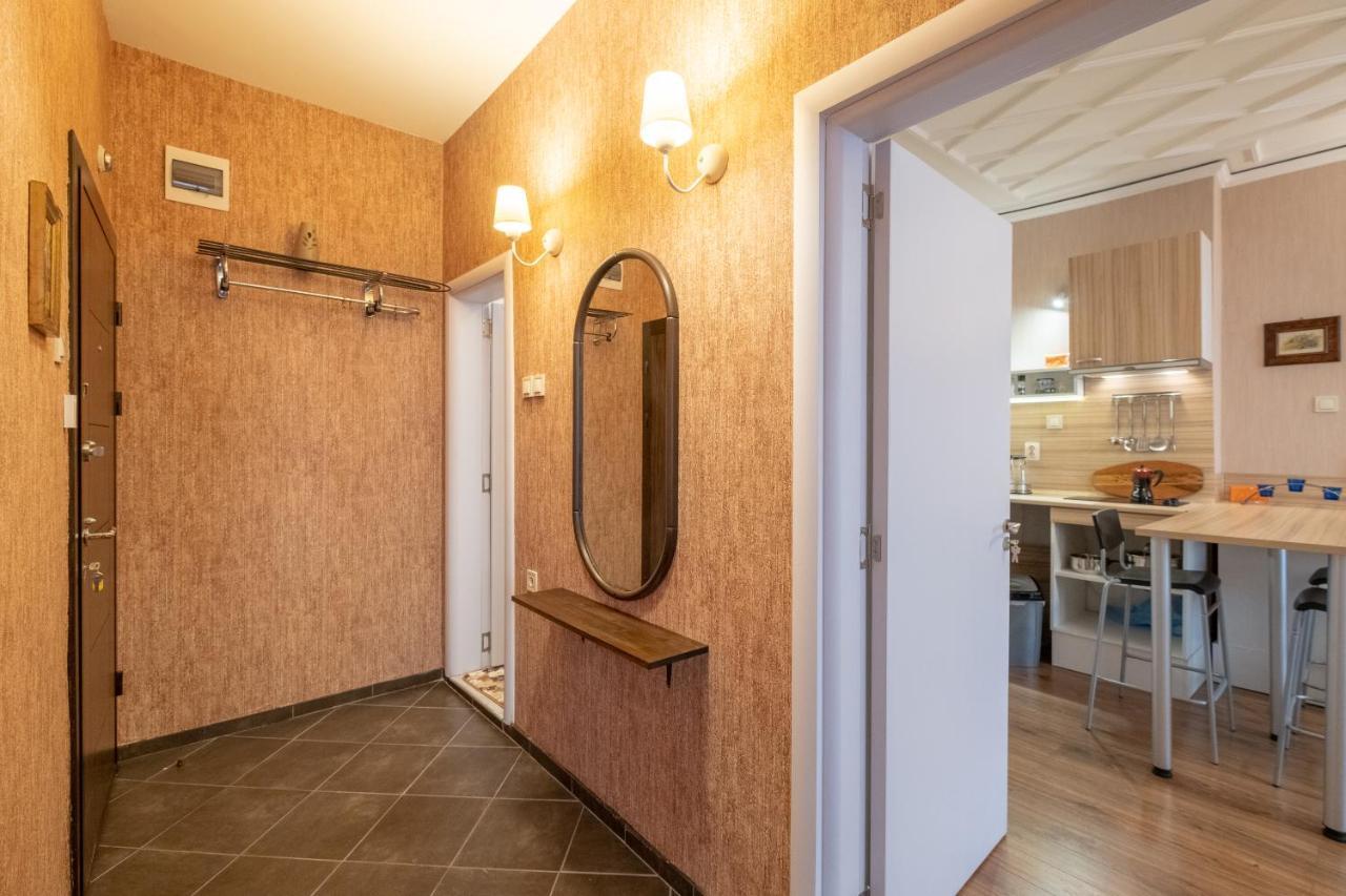 Feel - One Bedroom Next To Russian Square *