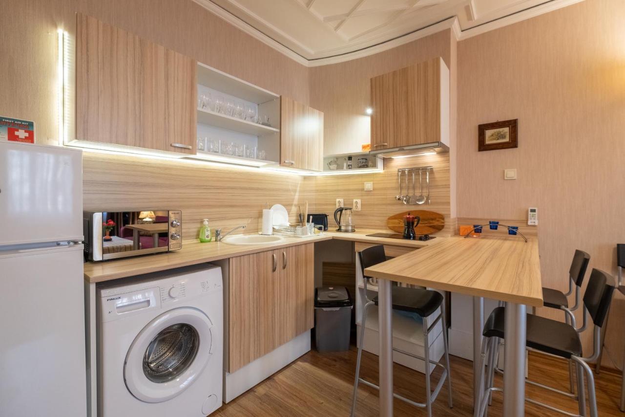 Feel - One Bedroom Next To Russian Square Appartement *